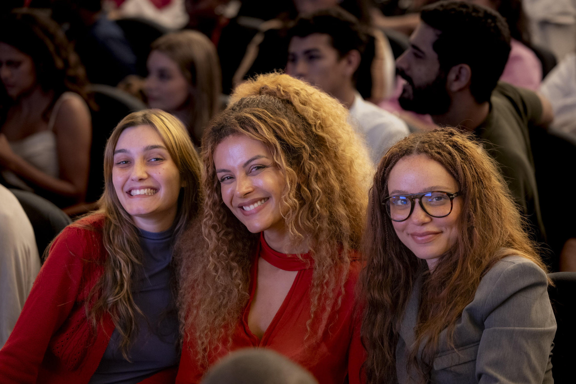 Elenco de 'Lá na Minha Terra' se reúne antes do início das gravações - Beatriz Damy / Globo