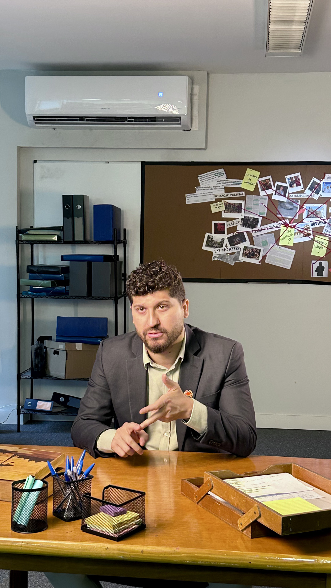 William Siri (PSOL) iniciou a terça-feira gravando conteúdos para as redes sociais - Divulgação