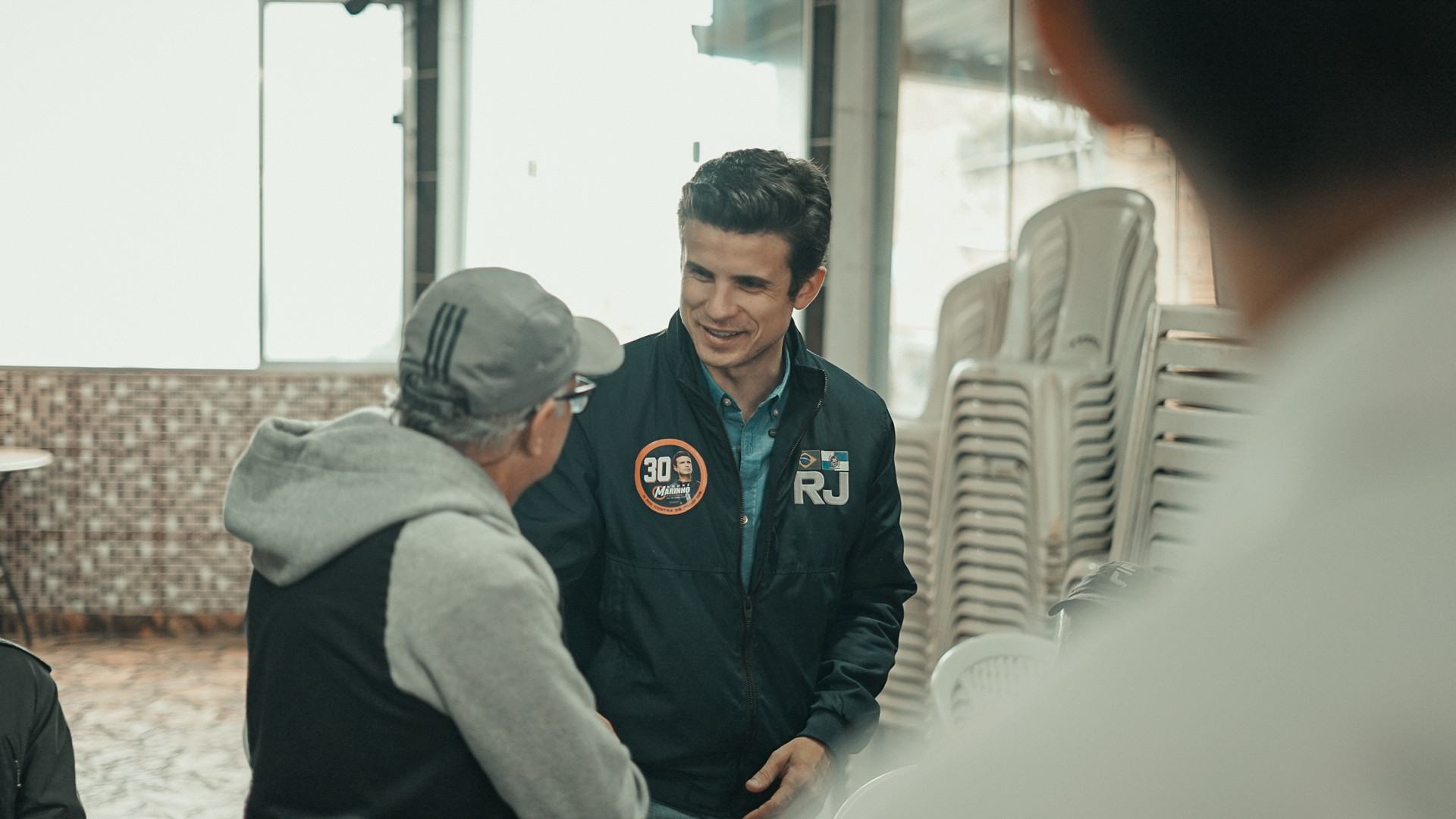 André Marinho (Novo) realizou uma caminhada e panfletagem no Saara, no Centro do Rio
 - Divulgação