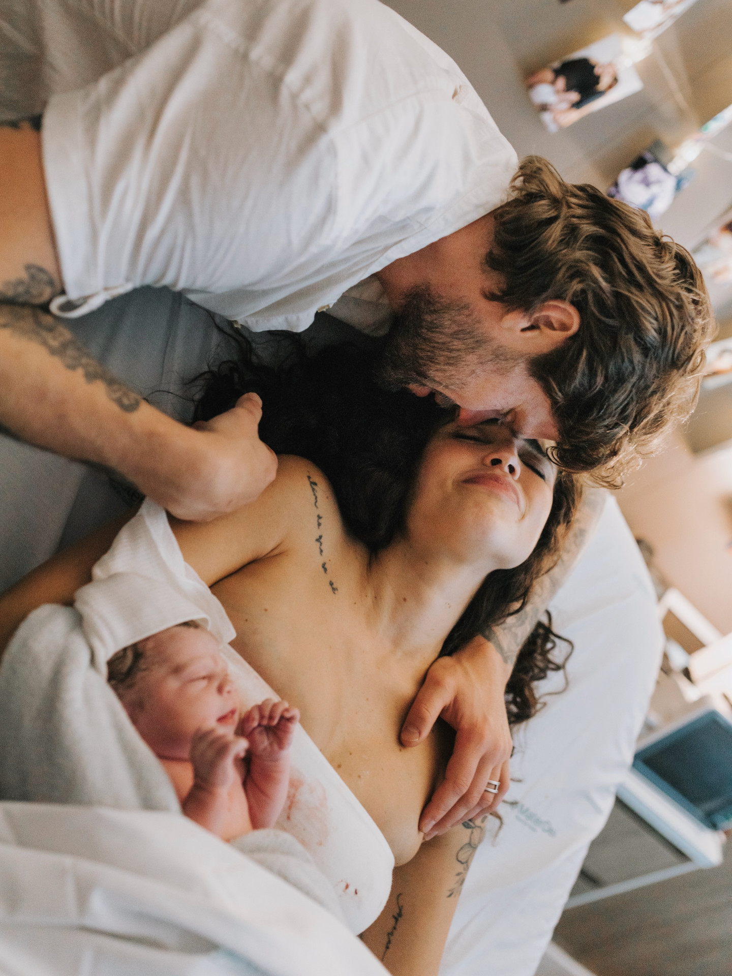 Breno Simões e Paula Amorim posaram com a filha recém-nascida - Reprodução/Instagram