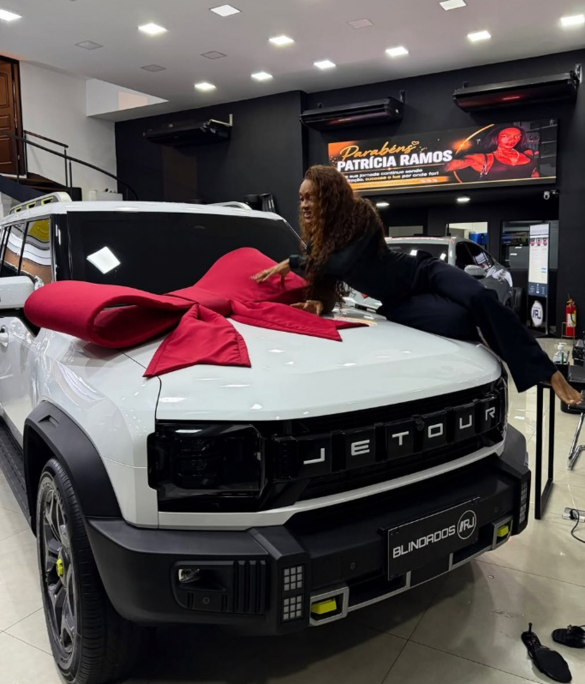 Patrícia Ramos comemorou a compra de novo carro blindado - Reprodução / Instagram
