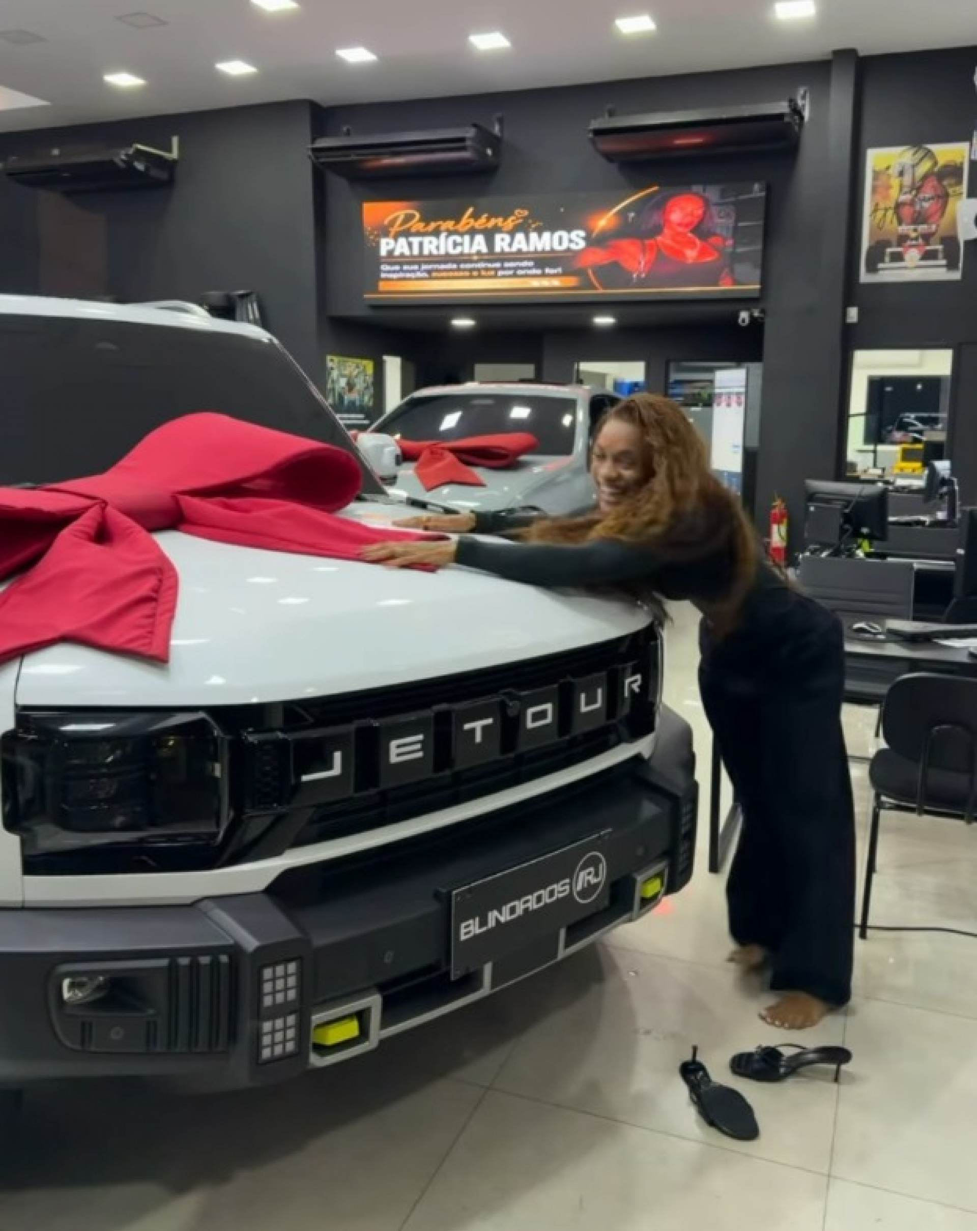 Patrícia Ramos comemorou a compra de novo carro blindado - Reprodução / Instagram