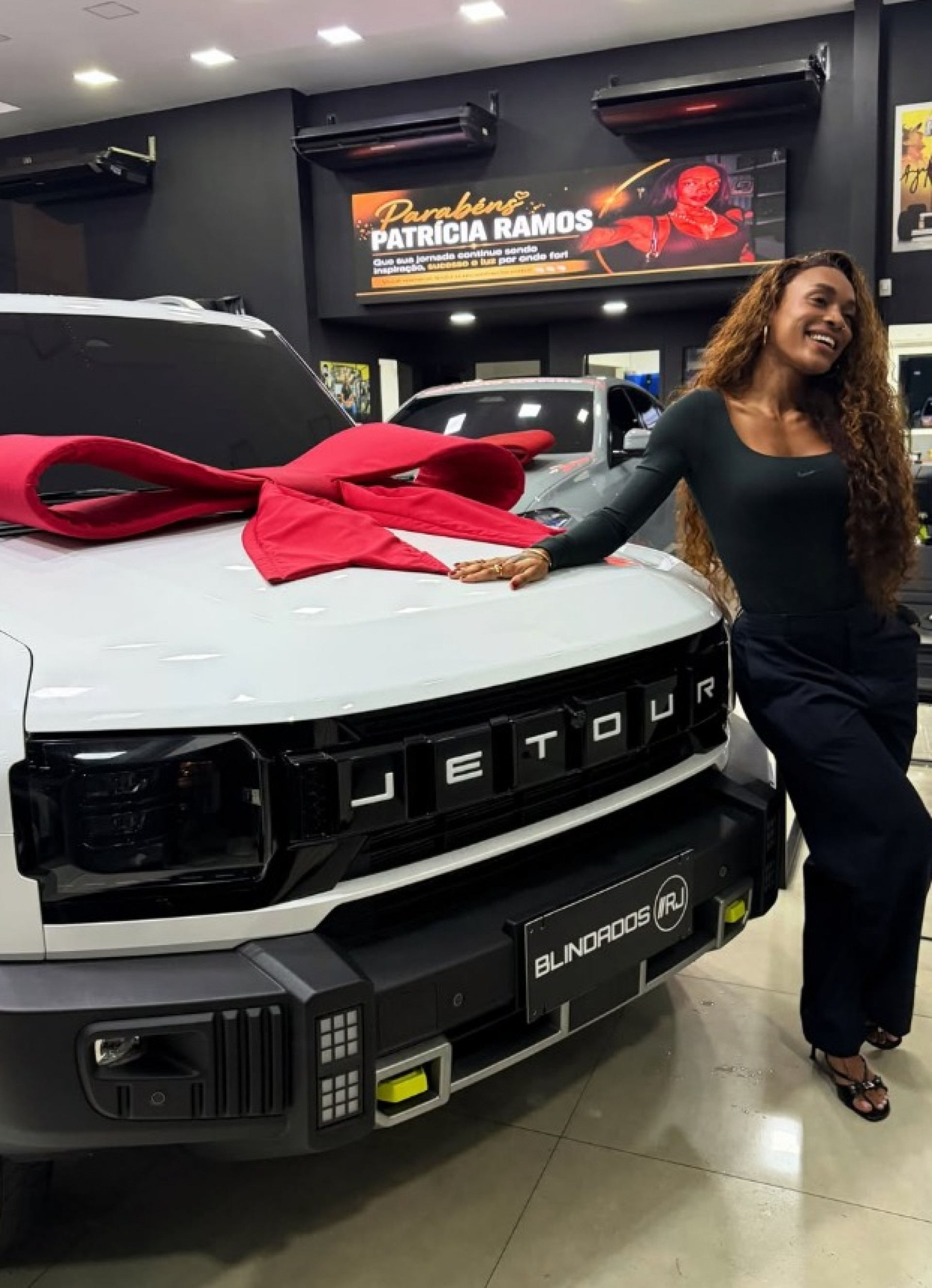 Patrícia Ramos comemorou a compra de novo carro blindado - Reprodução / Instagram