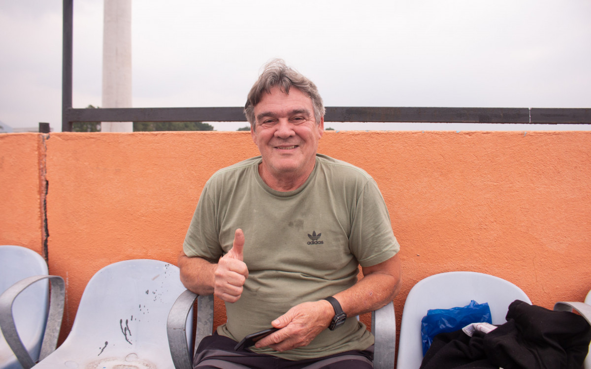 Sr. Cláudio, torcedor de 67 anos