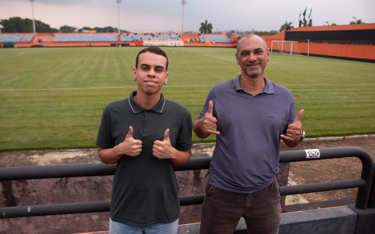 Pai e filho, Matheus e Paulo Santos, apaixonados pelo futebol