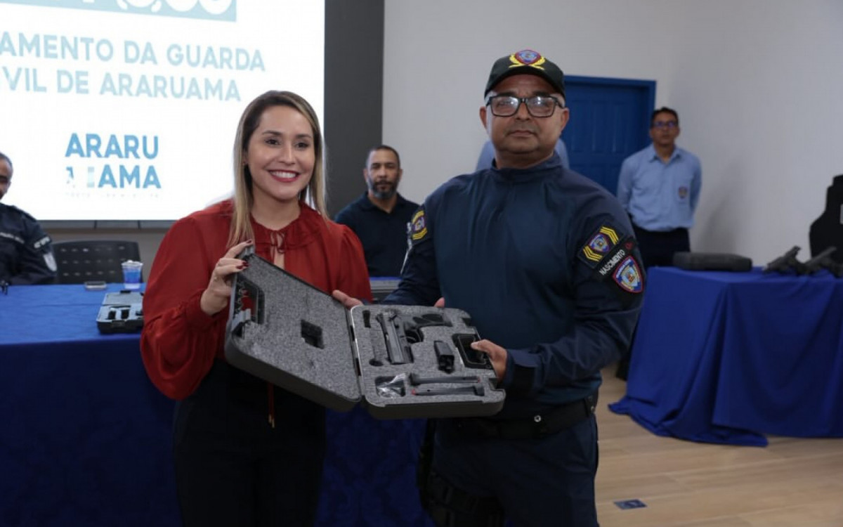 Daniela entrega armamento para Guarda Civil Municipal 