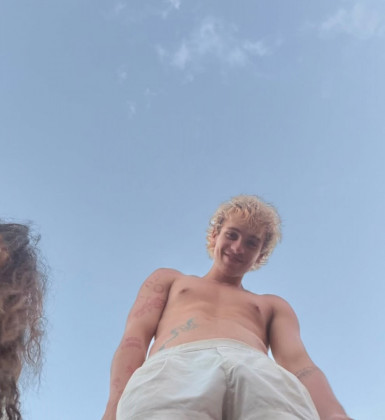 Juliano Floss publica cliques de viagem e fãs suspeitam de romance