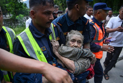Enchentes deixam 19 mortos no Nepal e 384 turistas desaparecidos 