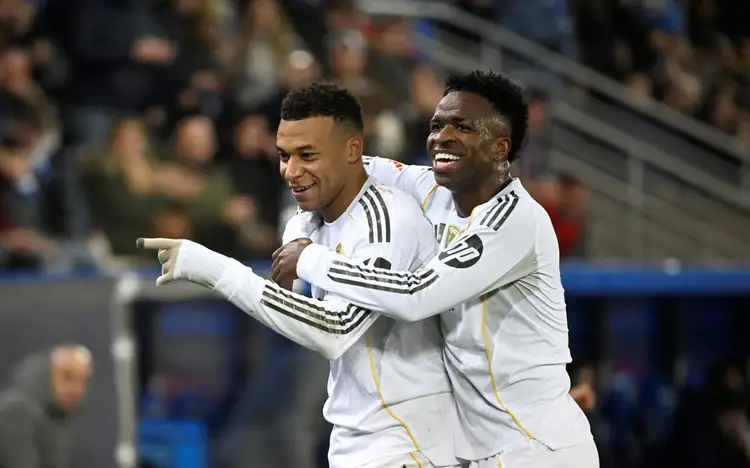 Trio do Real Madrid dá show e impressiona internautas em goleada