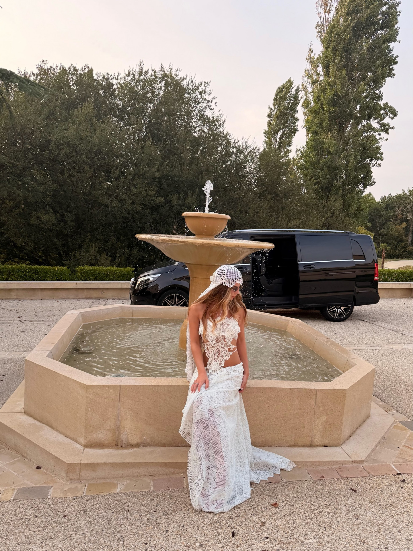 Giulia Be mostra detalhes do vestido para casamento com Conor Kennedy - Reprodução Instagram