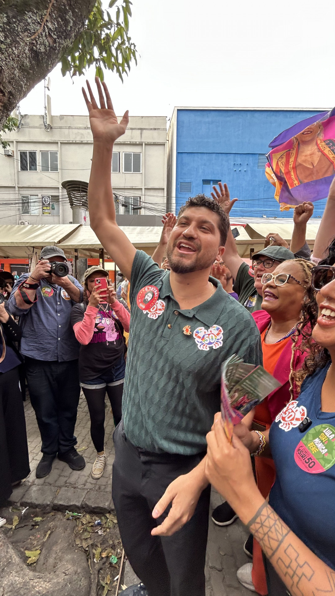 William Siri iniciou o dia de campanha com uma caminhada no calçadão de Campo Grande - Divulgação