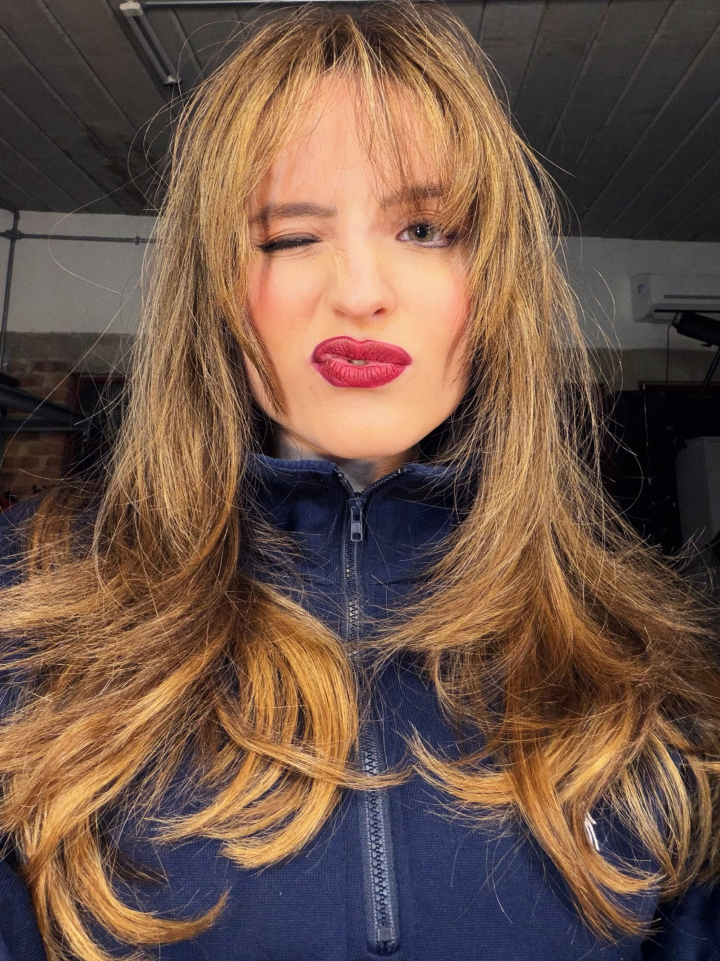 Larissa Manoela surgiu usando franjinha em fotos nas redes sociais - Reprodução/Instagram