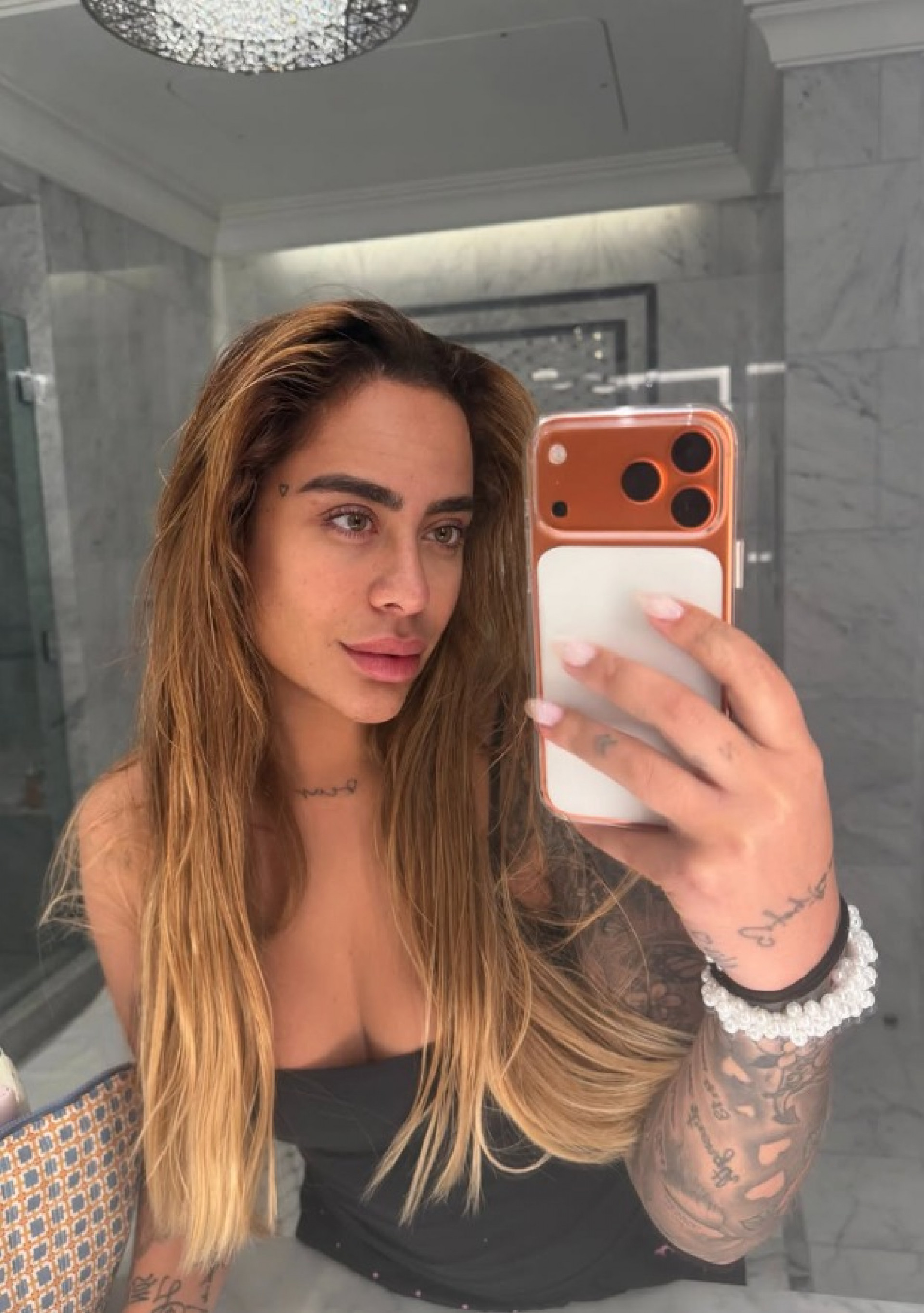 Rafaella Santos compartilhou foto jogando sinuca com Gabigol em meio a carrossel no Instagram - Reprodução / Instagram