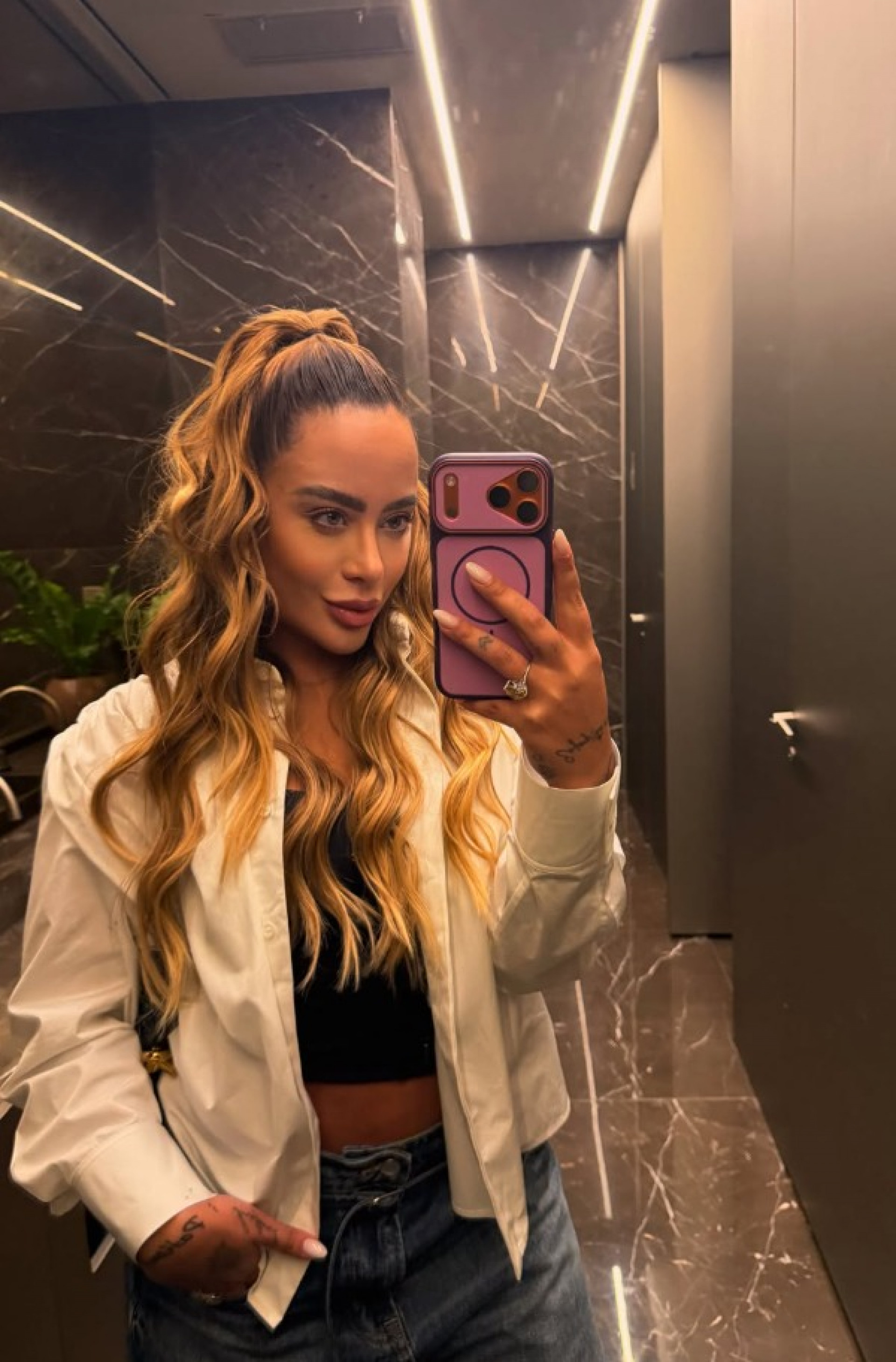 Rafaella Santos compartilhou foto jogando sinuca com Gabigol em meio a carrossel no Instagram - Reprodução / Instagram