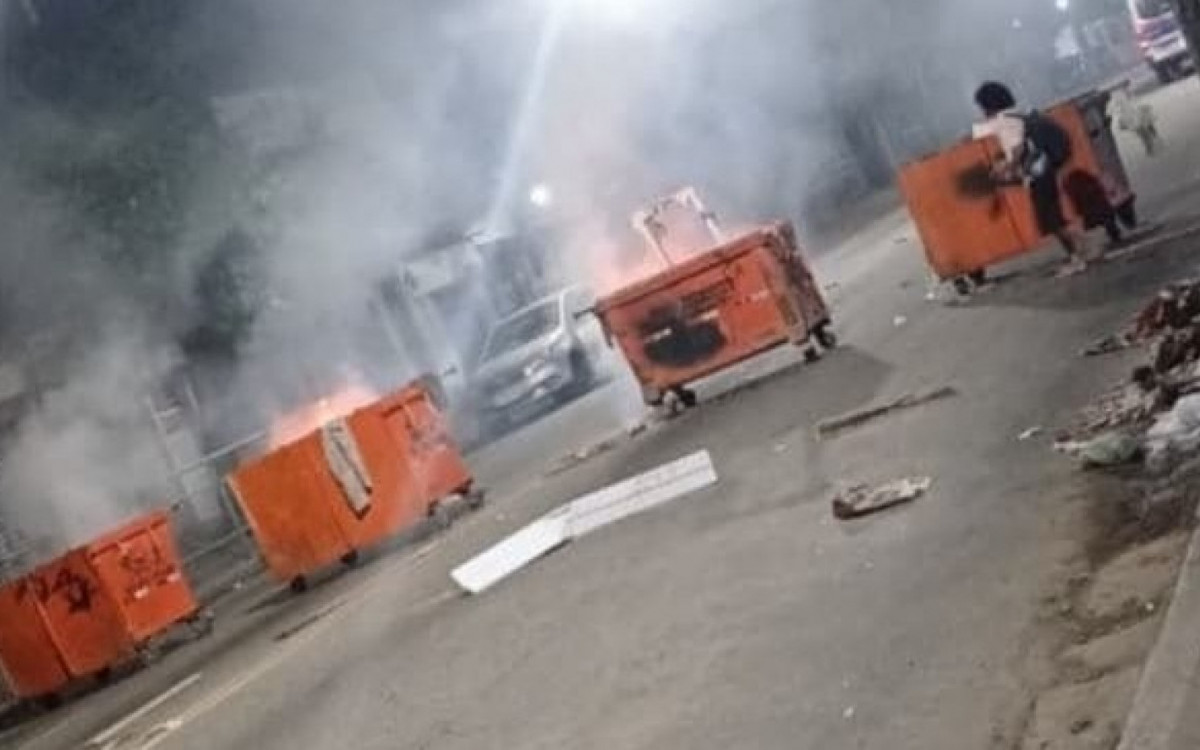Criminosos colocaram fogo em lixeiras para servir como barricadas na Cidade de Deus