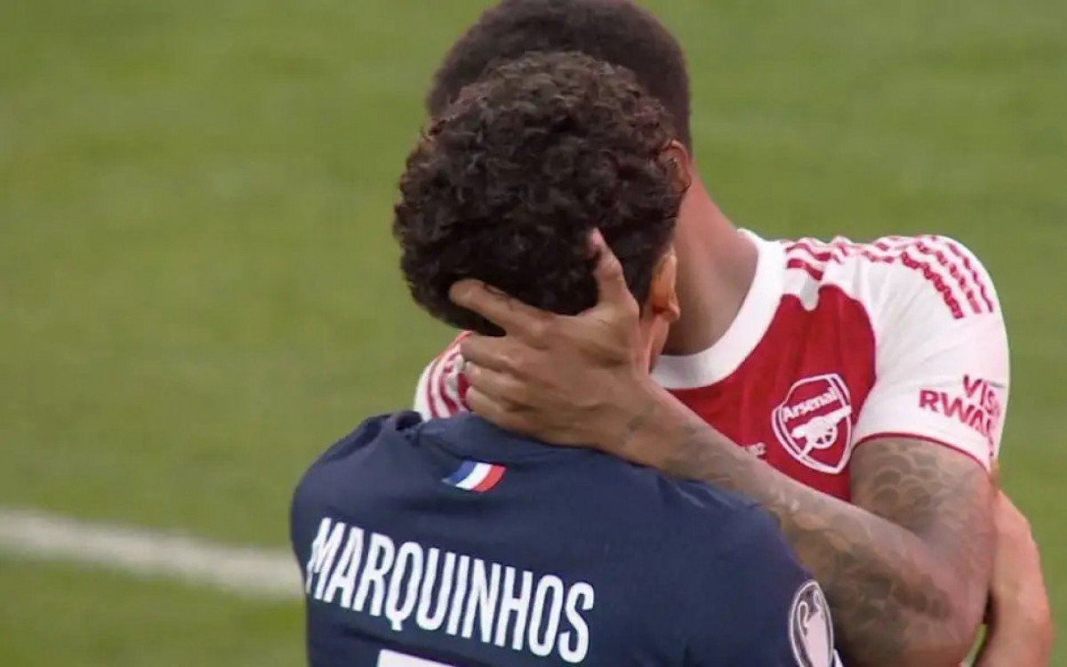 Marquinhos consola Gabriel Magalhães após erro em pênalti em PSG x Arsenal