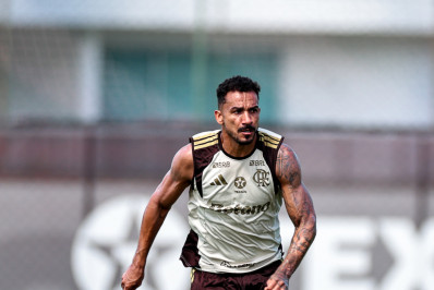 Danilo confirma desejo de renovar e se aposentar no Flamengo em 2027