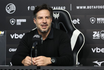 Diretor do Botafogo celebra retorno de Tiquinho: 'Em casa de novo'