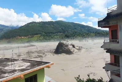 Tragédia no Nepal deixa quase 400 mortos e mais de 1.400 desaparecidos