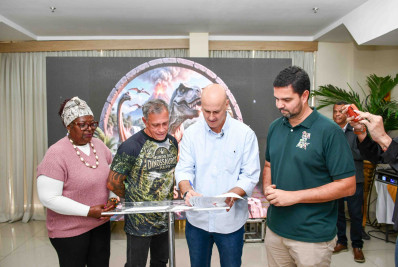 Resende anuncia instalação do parque 'Mundo dos Dinossauros - Terra dos Gigantes'