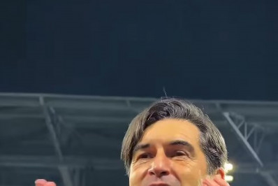 Treinador ironiza em coletiva: 'Talvez eu seja um técnico de m....'