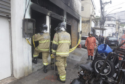 Incêndio mata 2 e fere 10 em São Cristóvão