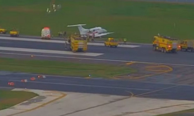 Avião sai da pista e voos são suspensos no Aeroporto Santos Dumont