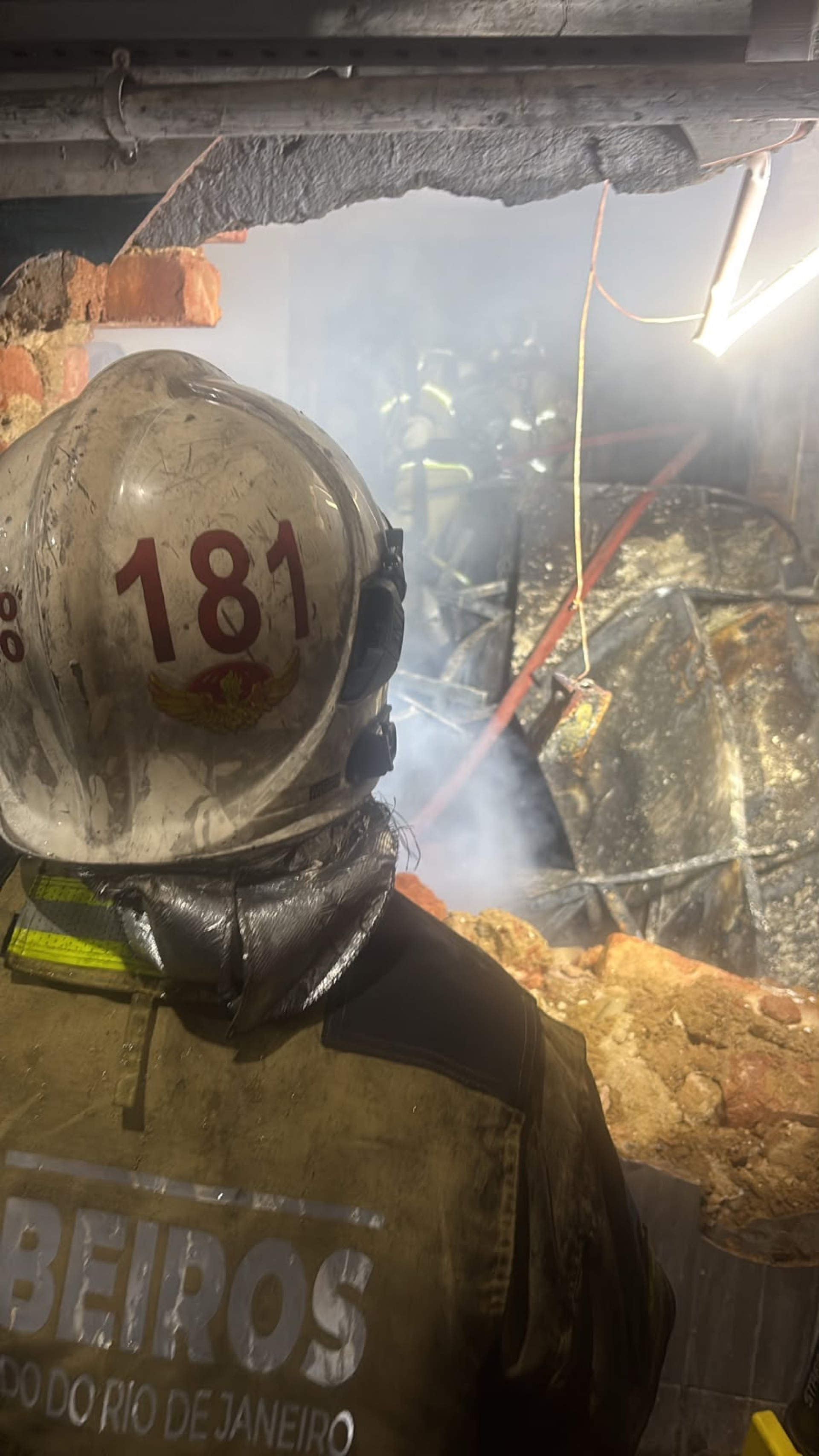 Incêndio atingiu prédio na Rua do Bonfim, em São Cristóvão - Divulgação / Corpo de Bombeiros