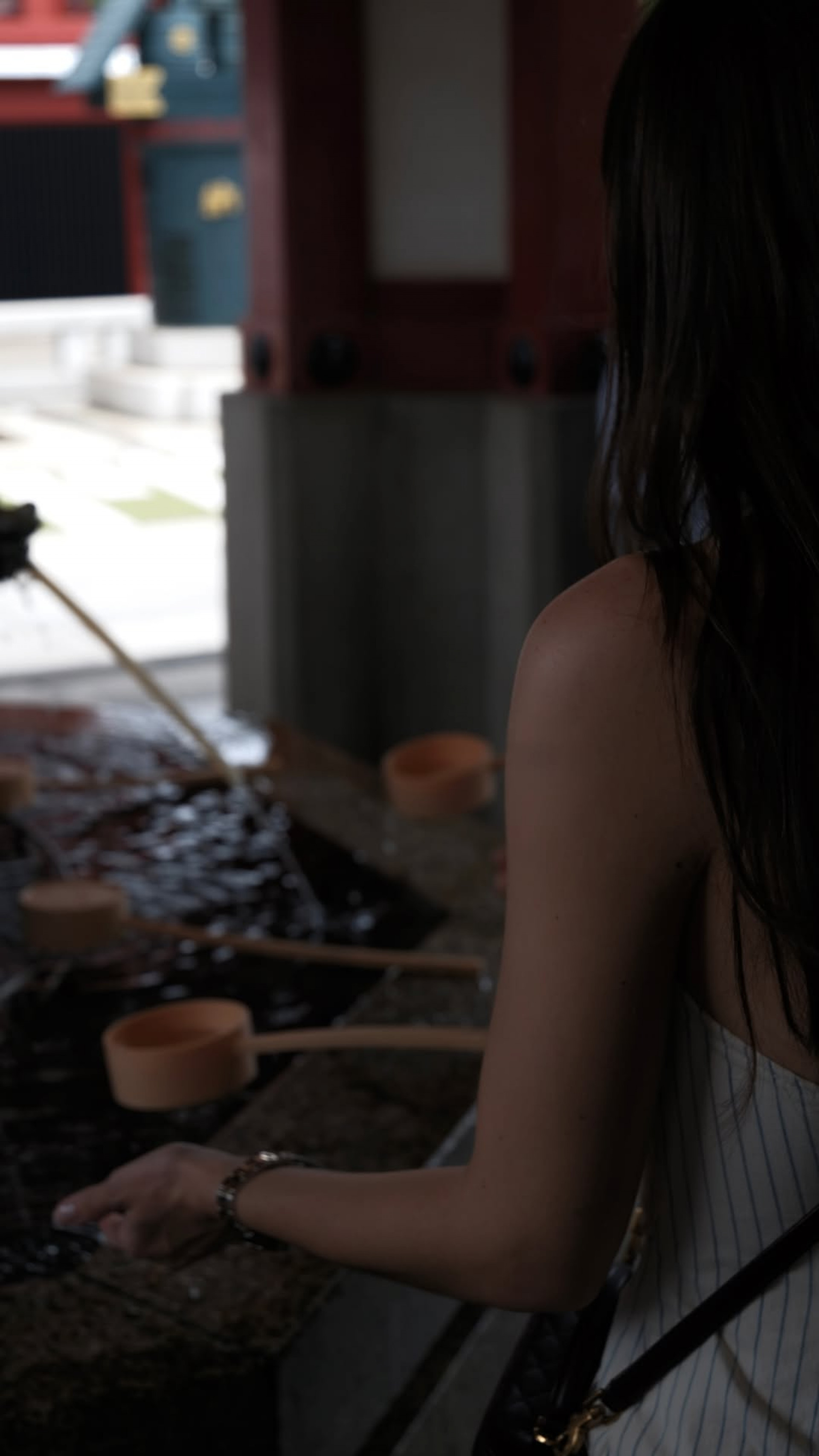 Amanda Kimberlly mostrou ritual antes de entrar em templo de Tóquio - Reprodução/Instagram