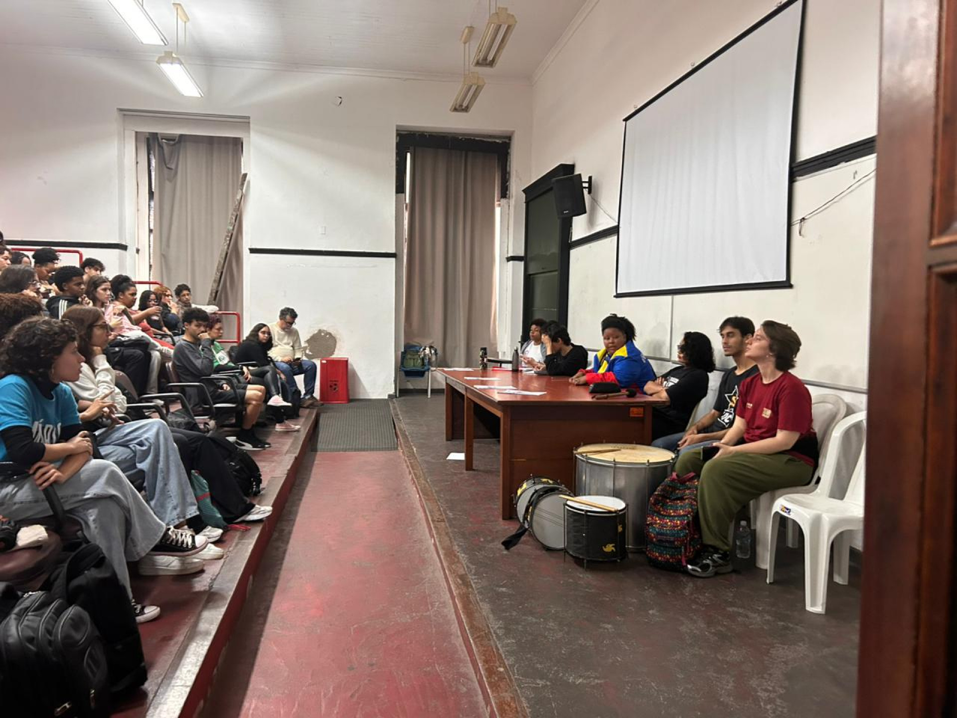 Alunos da UFRJ realizaram assembleias nesta quinta-feira - Ana Fernanda Freire / Agência O Dia