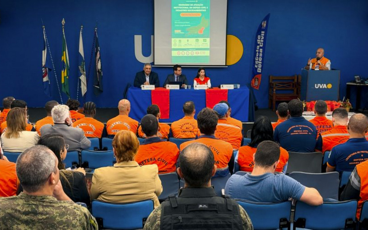 Seminário reuniu representantes das Defesas Civis, Corpo de Bombeiros, Ministério Público e Municípios da Região dos Lagos