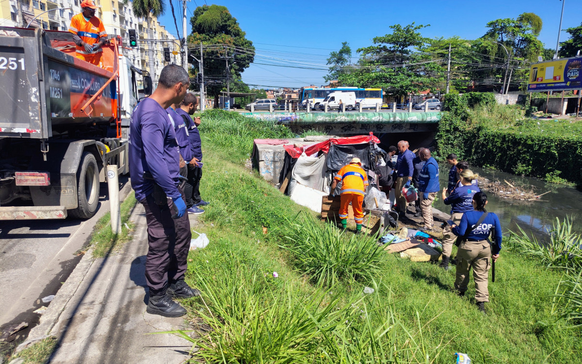 Foram apreendidos mais de 30 objetos perfurocortantes e de um simulacro de arma de fogo - Divulgação/Subprefeitura de Jacarepaguá