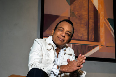 Jon Secada celebra paixão do público brasileiro antes de show no Rio