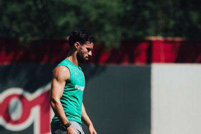 Martinelli reencontra Odair, que o lançou no Fluminense: 'Gratidão'