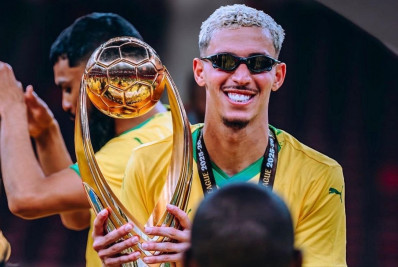 Ex-atacante do Vasco, Arthur Sales celebra dois anos na África do Sul