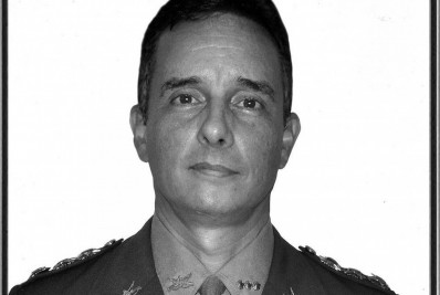 Coronel morre após queda de parapente no mar de São Conrado