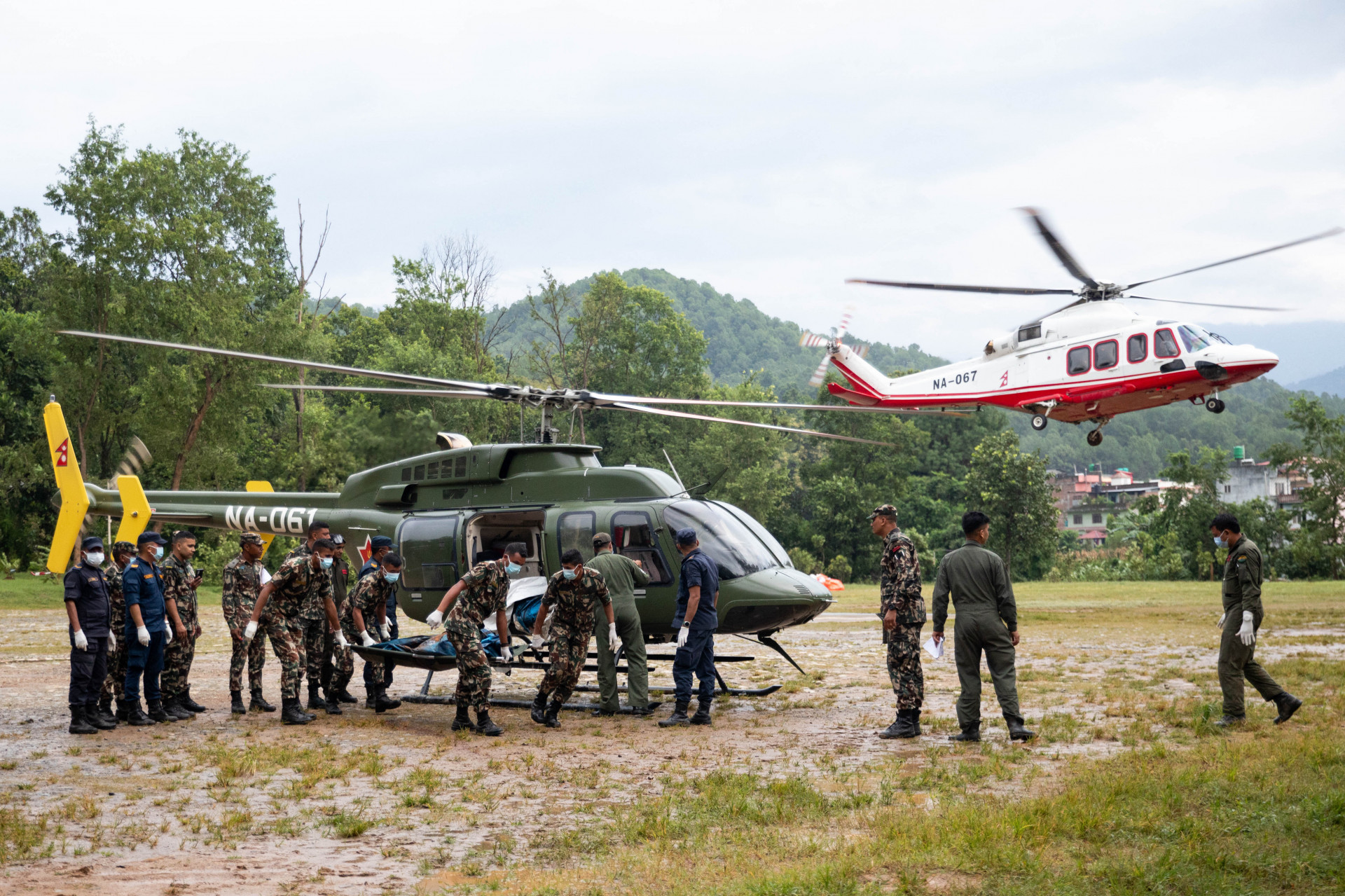 Desaparecidos em avalanche entre Nepal e China passam de 2.400