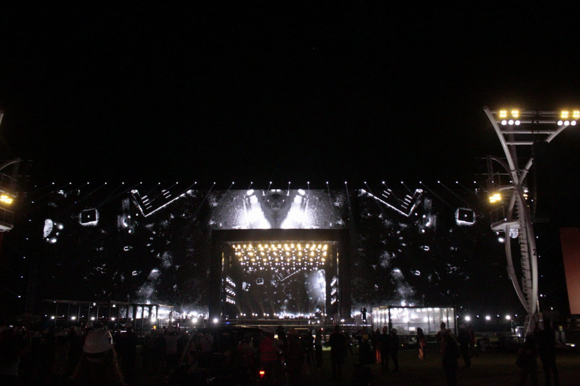 Luzes do Palco Mundo são testadas antes do Rock in Rio, nesta sexta-feira (28) - Carlos Elias Junior/ Agência O Dia