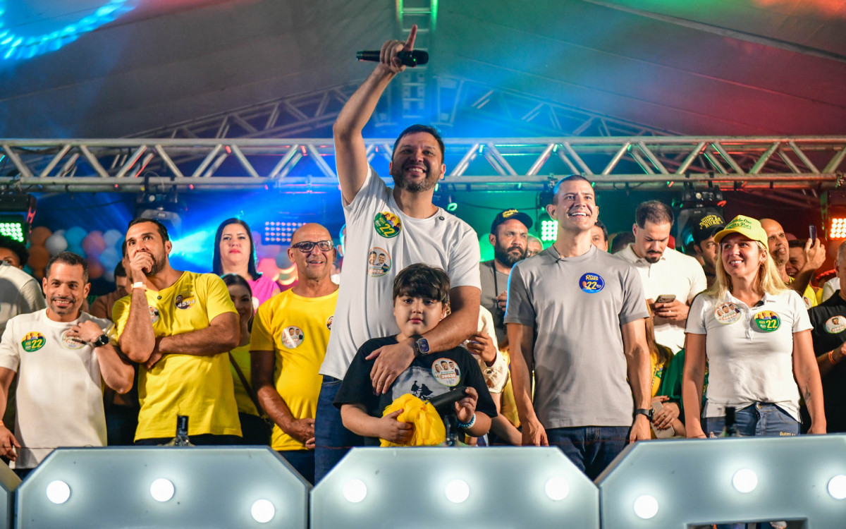 Lançamento da campanha de Júlio Rocha reúne milhares de pessoas em Guapimirim