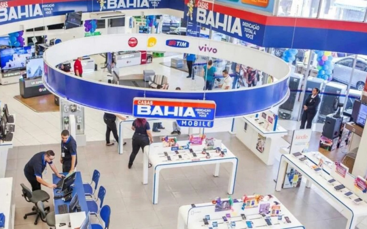 Segundo dados da Casas Bahia, 298 lojas físicas foram fechadas em todo o Brasil. O grupo entrou com pedido de recuperação judicial, após acumular R$ 17,3 bilhões em dívidas