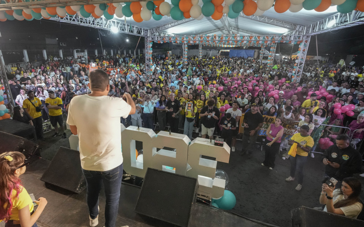 Lan&ccedil;amento da campanha de J&uacute;lio Rocha re&uacute;ne milhares de pessoas em Guapimirim - Marcelo Oliveira