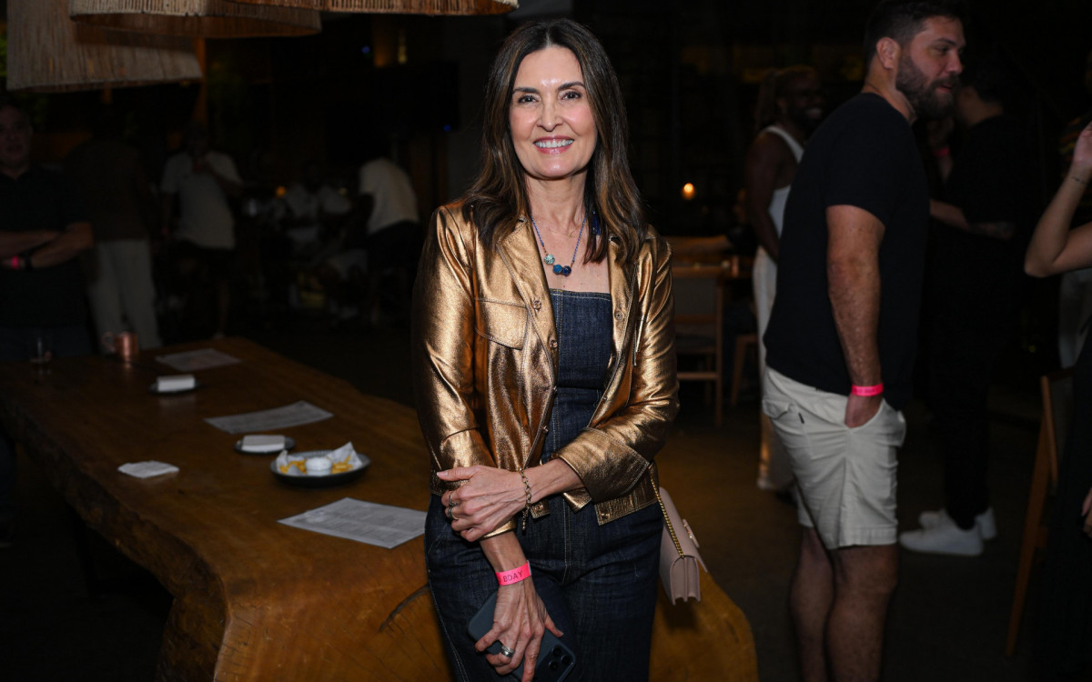 Fátima Bernardes marca presença no aniversário do cantor Feyjão