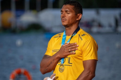 Isaquias Queiroz é campeão no Mundial de Canoagem