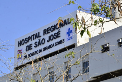 Vídeo: turista morre após ser atingida por raio em praia de SC