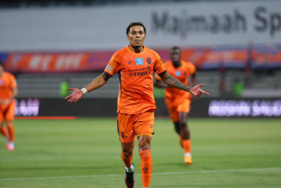 Ex-Flamengo marca dois gols em vitória no campeonato saudita
