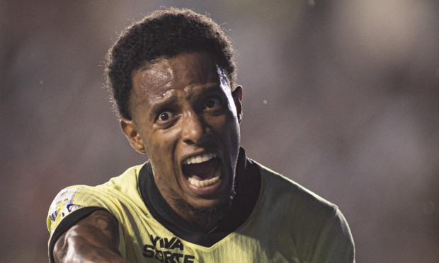 Vasco vence Cruzeiro em São Januário e dorme fora do Z4 do Brasileirão