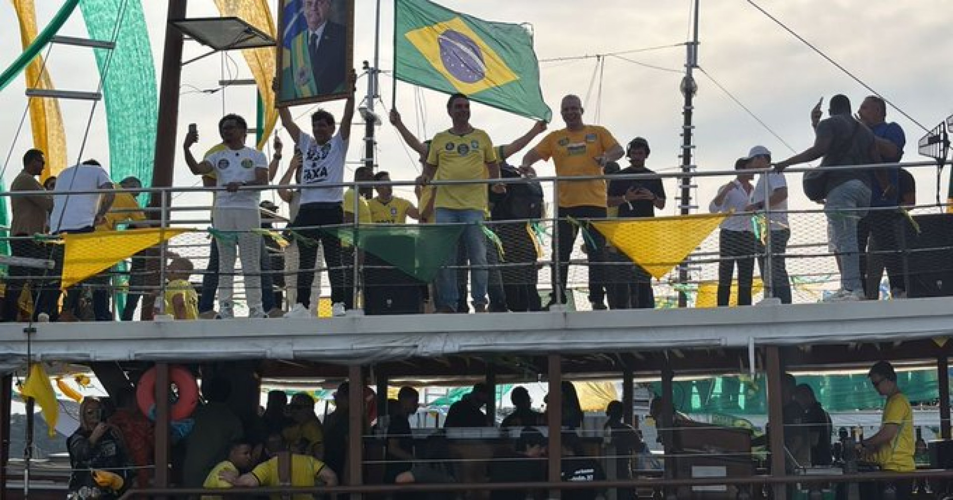 Embarcação atinge jet ski de bombeiros no evento de Flávio em Angra dos Reis - QTU Questões do Universo