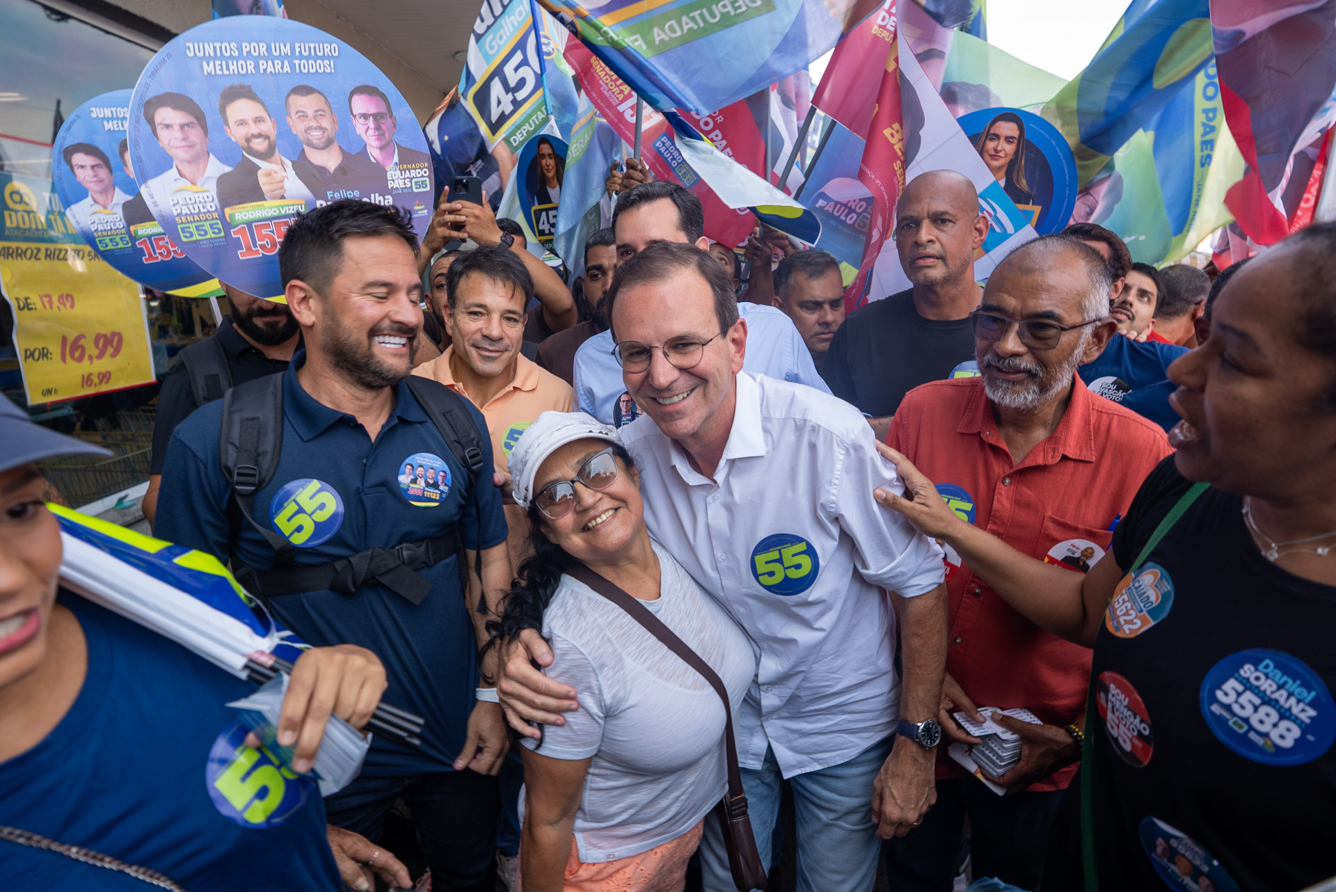 Eduardo Paes fez campanha na Zona Sudoeste do Rio - Divulgação