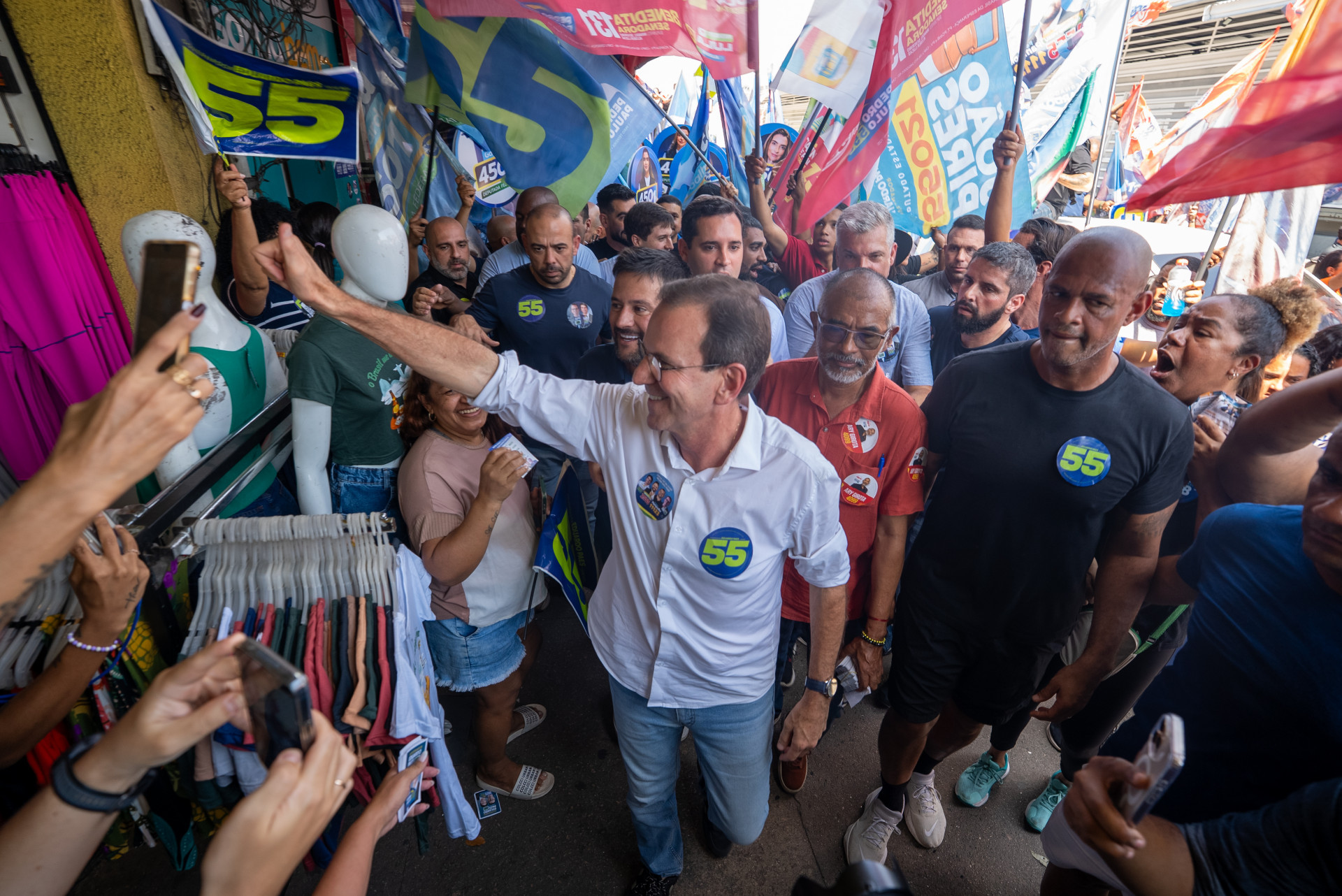 Eduardo Paes fez campanha na Zona Sudoeste do Rio - Divulgação