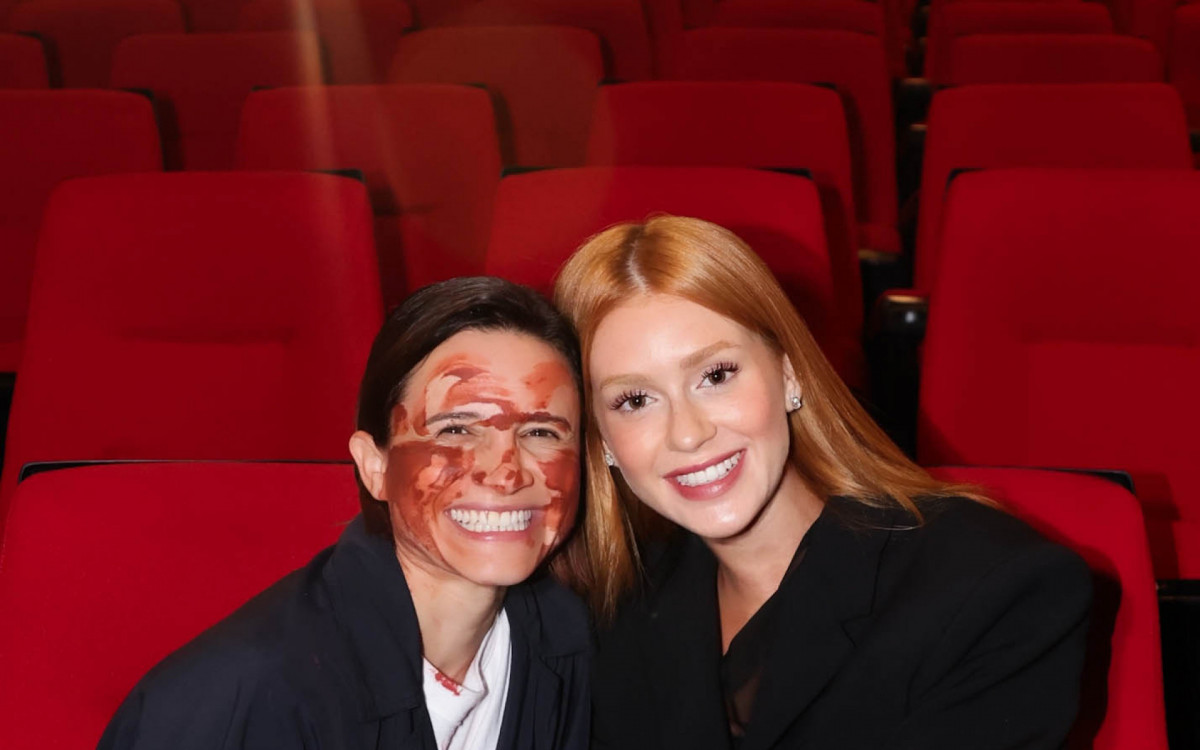 Bianca Comparato posa ao lado de Marina Ruy Barbosa 
